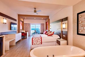 Junior Suites with ocean view at the Hotel Riu Palace Costa Mujeres 